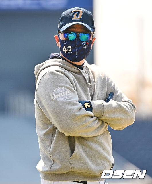 경기 전 NC 이동욱 감독이 강인권 코치와 얘기를 하고 있다. 2022.04.03 / foto0307@osen.co.kr