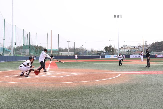 KT 위즈는 5일 익산야구장에서 열린 NC와 퓨처스리그 홈개막전 행사를 개최했다. / KT 제공
