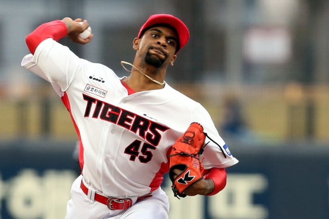 로니 윌리엄스가 투구하고 있다./KIA 타이거즈 제공