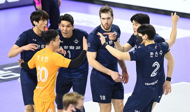 챔피언결정전 기선을 제압한 대한항공 / KOVO 제공