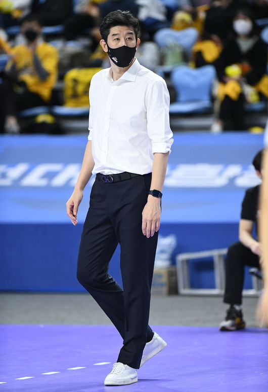 KB손해보험 후인정 감독 / KOVO 제공