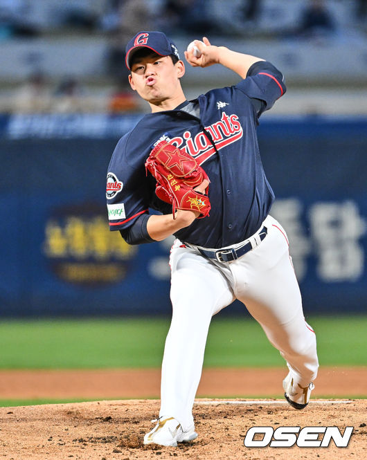 롯데 자이언츠 선발투수 김진욱이 역투하고 있다. 2022.04.05 / foto0307@osen.co.kr