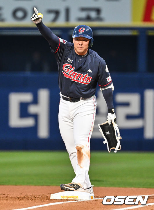 롯데 자이언츠 안치홍이 1회초 안타를 치고 세리머니를 하고 있다. 2022.04.05 / foto0307@osen.co.kr