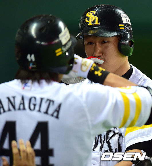 소프트뱅크 시절 세리머니를 하는 이대호 /OSEN DB