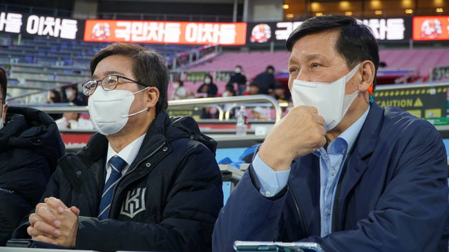 염태영 수원시장(좌)과 허구연 KBO 총재 / KBO 제공