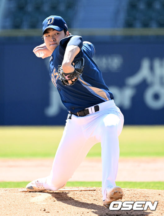 28일 오후 서울 잠실야구장에서 2022 KBO리그 두산 베어스와 NC 다이노스의 시범경기가 열렸다. 1회말 NC 송명기가 역투하고 있다. 2022.03.28 /jpnews@osen.co.kr