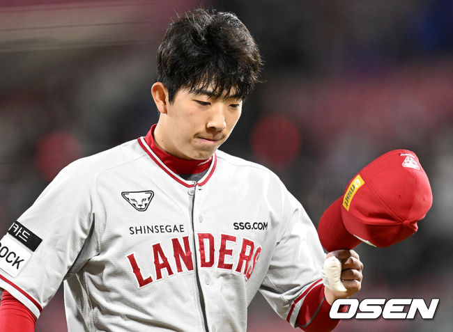 6일 오후 수원 KT위즈파크에서 ’2022 신한은행 SOL KBO리그’ KT 위즈와 SSG 랜더스의 경기가 열렸다.6회말 KT 공격을 무실점으로 막아낸 SSG 선발 오원석이 더그아웃으로 향하고 있다. 2022.04.06 / dreamer@osen.co.kr