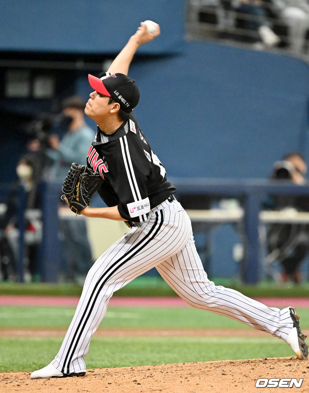 7회말 마운드에 오른 LG 김진성이 힘차게 공을 뿌리고 있다. 2022.04.06 /rumi@osen.co.kr