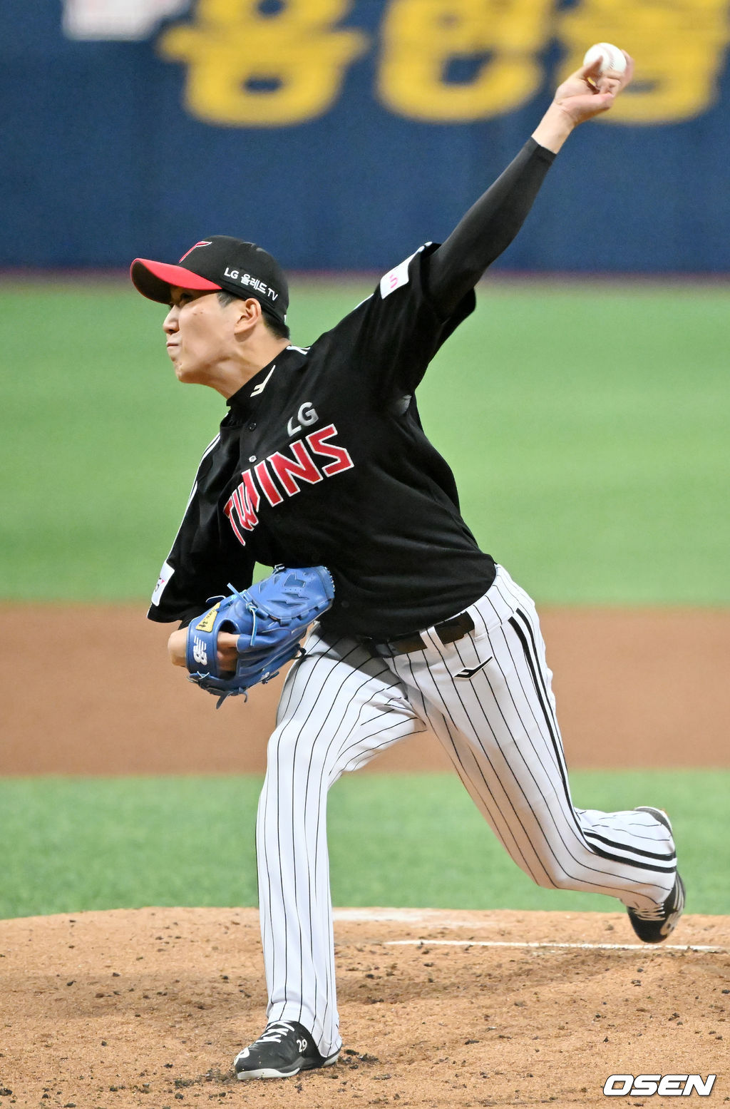 LG 선발 손주영이 마운드 위에서 힘차게 공을 뿌리고 있다. 2022.04.06 /rumi@osen.co.kr