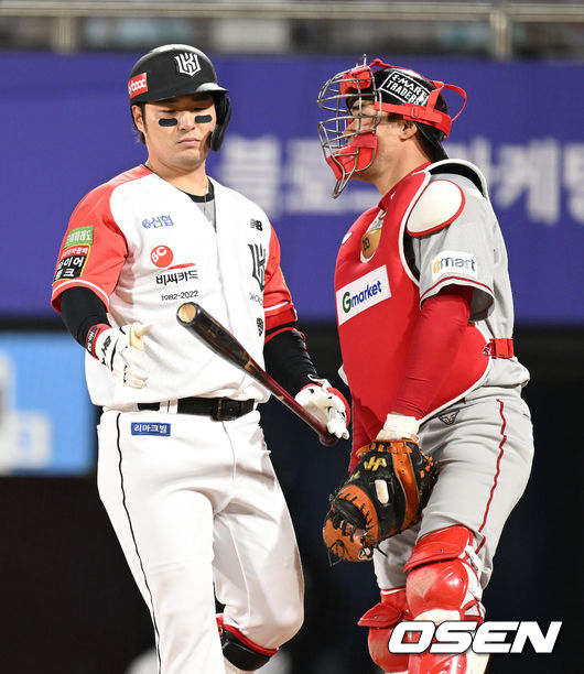 6일 오후 수원 KT위즈파크에서 ’2022 신한은행 SOL KBO리그’ KT 위즈와 SSG 랜더스의 경기가 열렸다.3회말 1사 만루 상황 KT 박병호가 삼진으로 물러나고 있다. 2022.04.06 / dreamer@osen.co.kr