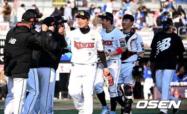 KT 위즈 선수단. / OSEN DB