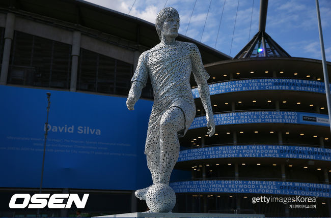 [사진] 빈센트 콤파니(위)와 다비드 실바 동상 / ⓒGettyimages(무단전재 및 재배포 금지)