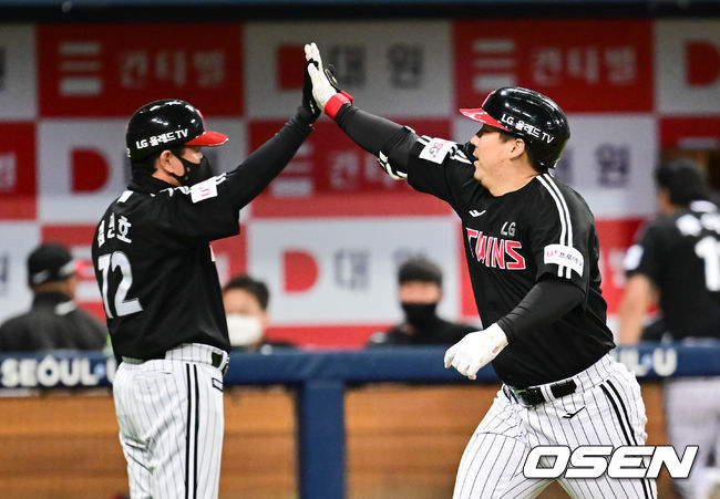 7일 오후 서울 고척스카이돔에서 2022 신한은행 SOL KBO 리그' 키움 히어로즈의 LG 트윈스의 경기가 진행됐다.5회초 2사 LG 김현수가 솔로홈런을 날리고 베이스를 돌고 있다. 2022.04.07 / soul1014@osen.co.kr