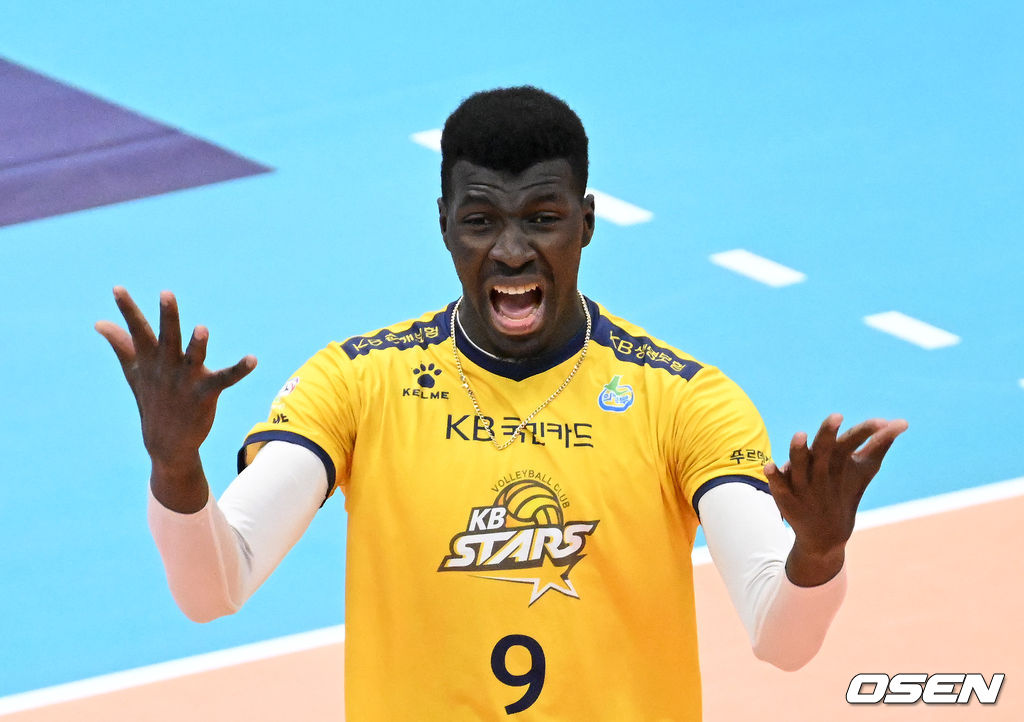 7일 오후 경기도 의정부체육관에서 프로배구 도드람 2021-2022 V리그 남자부 챔피언결정 2차전 KB손해보험과 대한항공의 경기가 열렸다.2세트 득점에 성공한 KB손해보험 케이타가 환호하고 있다. 2022.04.07 /sunday@osen.co.kr