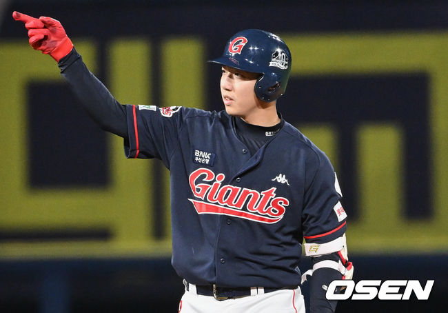 롯데 자이언츠 조세진이 7회초 1사 만루, 2타점 적시타를 치고 2루에서 세리머니를 하고 있다. 2022.04.07 / foto0307@osen.co.kr