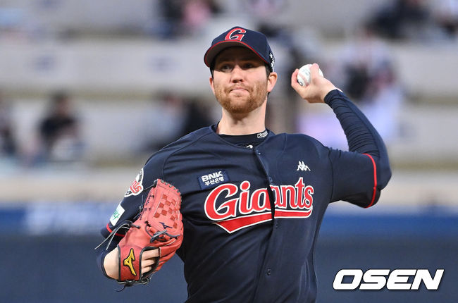 롯데 자이언츠 선발 투수 반즈가 역투하고 있다. 2022.04.07 / foto0307@osen.co.kr