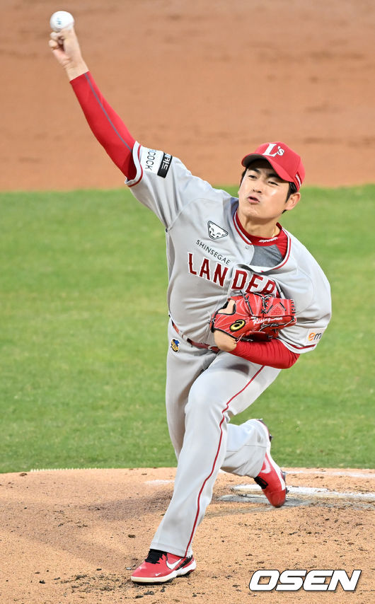 SSG 선발 이태양이 마운드 위에서 힘차게 공을 뿌리고 있다. 2022.04.07 /rumi@osen.co.kr