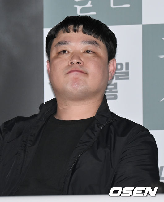 8일 오후 서울 용산CGV에서 영화 '공기살인'(감독 조용선) 언론시사회가 진행됐다. 조용선 감독이 질문에 답한뒤 생각에 잠겨 있다. 2022.04.08 / soul1014@osen.co.kr