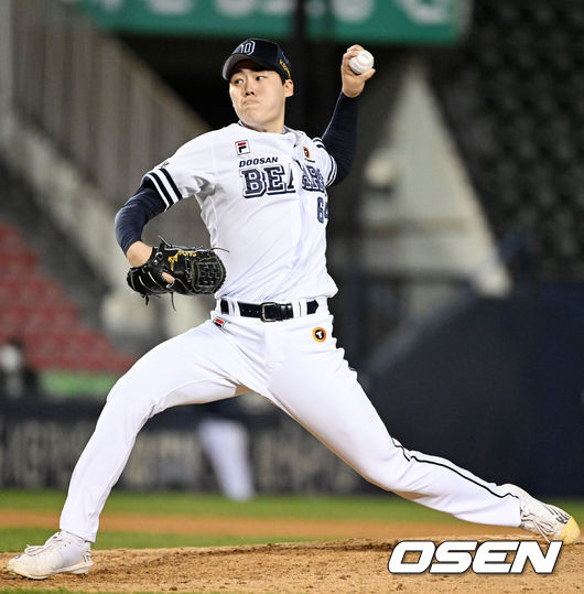 5일 오후 서울 잠실야구장에서 ‘2022 신한은행 SOL KBO리그’ 두산 베어스와 삼성 라이온즈의 경기가 열렸다.8회초 2사 주자 2루 삼성 김지찬 타석에서 마운드에 오른 두산 최승용이 힘차게 공을 뿌리고 있다. 2022.04.05 /rumi@osen.co.kr
