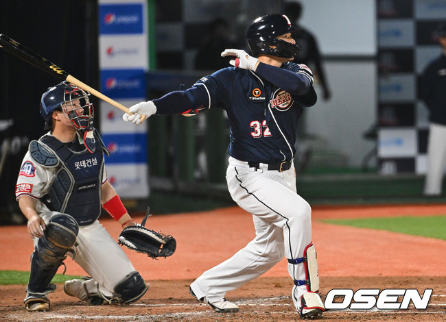두산 베어스 김재환이 2회초 1타점 적시타를 치고 있다. 2022.04.08 / foto0307@osen.co.kr
