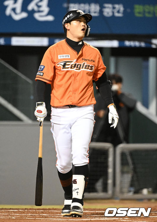 6회말 2사 3루에서 한화 장운호가 루킹 삼진에 아쉬워하고 있다. 2022.04.08