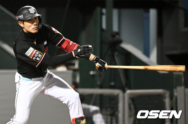8회초 무사에서 KT 심우준이 우전 안타를 날리고 있다. 2022.04.08 /jpnews@osen.co.kr