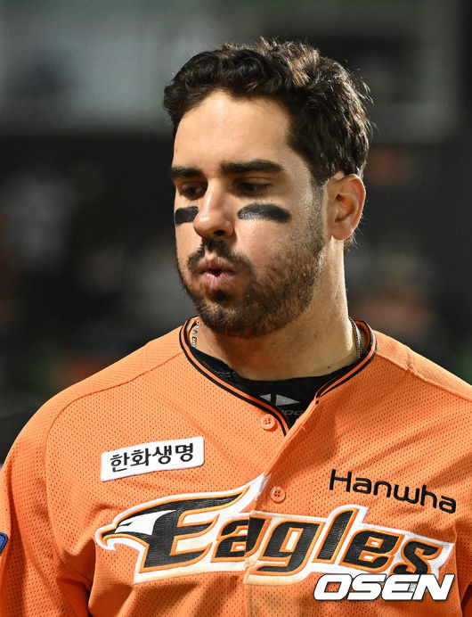 경기를 마치고 한화 터크먼이 패배를 아쉬워하고 있다. 2022.04.08 /jpnews@osen.co.kr