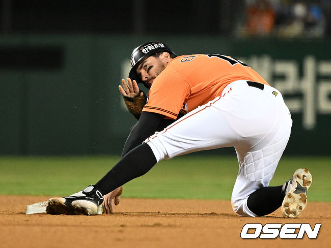 6회말 1사 1루에서 한화 터크먼이 2루 도루에 성공하고 있다. 2022.04.08 /jpnews@osen.co.kr