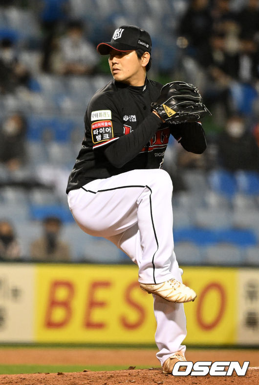 6회말 KT 하준호가 역투하고 있다. 2022.04.08 /jpnews@osen.co.kr