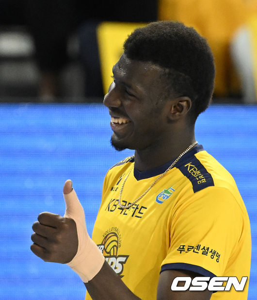 2세트 KB 케이타가 득점에 기뻐하고 있다. 2022.04.09 /jpnews@osen.co.kr