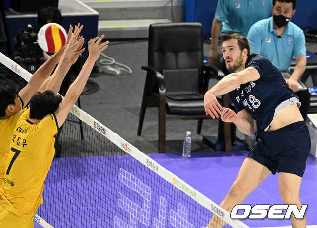 1세트 대한항공 링컹이 강타를 날리고 있다. 2022.04.09 /jpnews@osen.co.kr