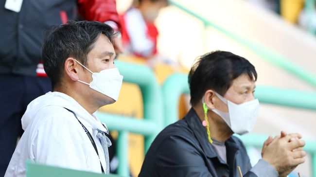 SSG 랜더스 정용진 구단주(왼쪽)와 허구연 KBO 총재. / SSG 제공