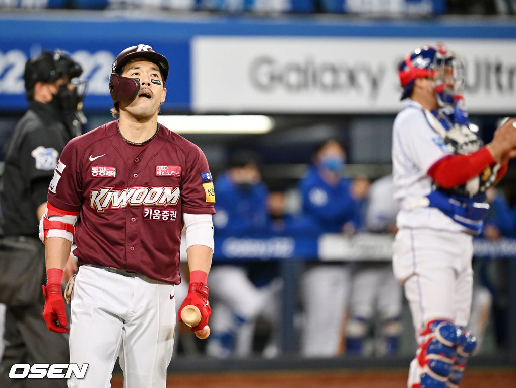 8회초 1사 키움 이용규가 삼성 이승현의 공을 계속 커트 해내며 힘들어 하고 있다. 결국 이용규는 19구 승부 끝에 볼넷을 얻어내며 출루했다. 2022.04.09 /rumi@osen.co.kr