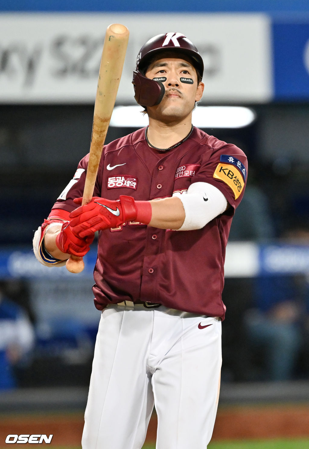 8회초 1사 키움 이용규가 삼성 이승현의 공을 계속 커트 해내고 있다. 결국 이용규는 19구 승부 끝에 볼넷을 얻어내며 출루했다. 2022.04.09 /rumi@osen.co.kr