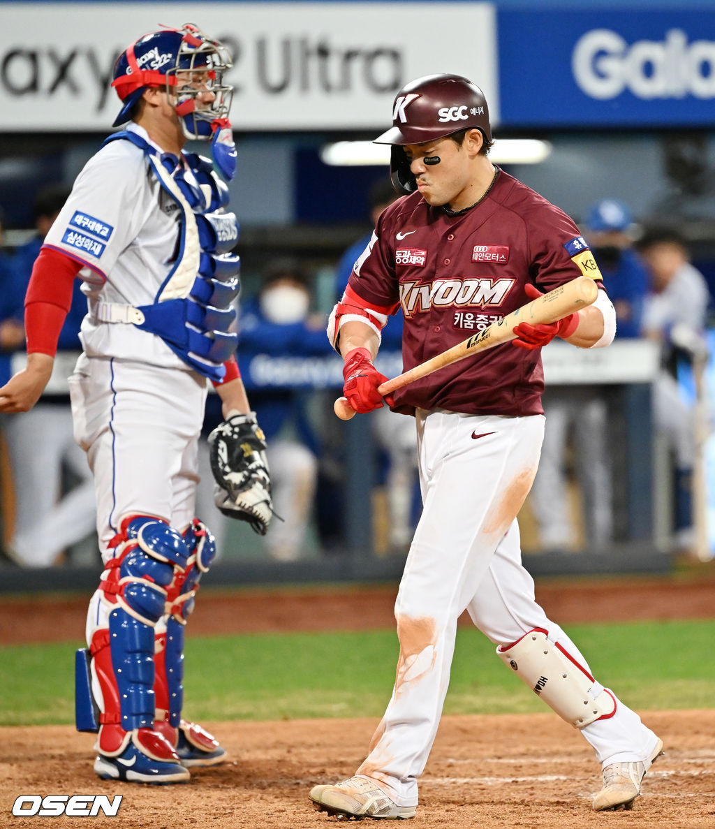 8회초 1사 키움 이용규가 삼성 이승현의 공을 계속 커트 해내고 있다. 결국 이용규는 19구 승부 끝에 볼넷을 얻어내며 출루했다. 2022.04.09 /rumi@osen.co.kr