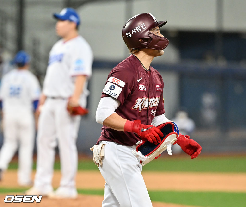 8회초 1사 키움 이용규가 삼성 이승현과의 19구 승부 끝에 볼넷을 얻어내며 출루하고 있다. 2022.04.09 /rumi@osen.co.kr