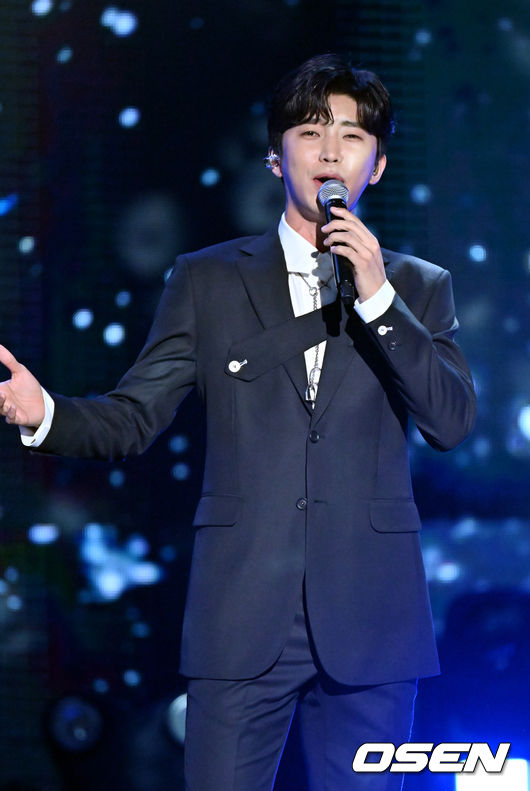 가수 임영웅이 열창을 하고 있다. 2022.01.27 /rumi@osen.co.kr