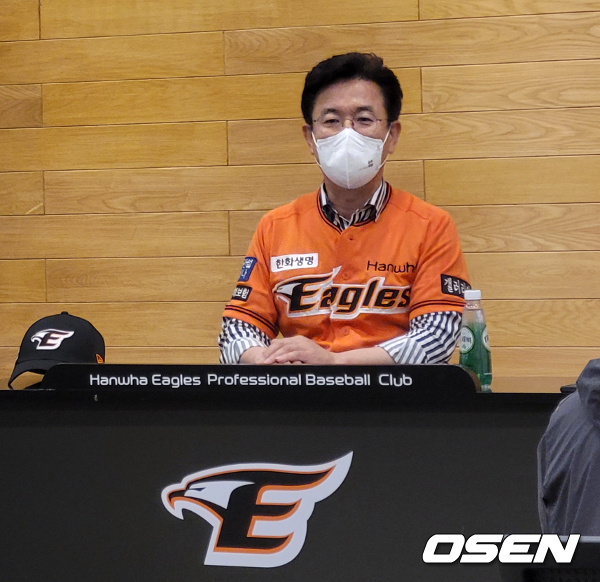 허태정 대전시장이 10일 대전 한화생명이글스파크를 찾아 인터뷰를 갖고 있다. 2022.04.10 /waw@osen.co.kr