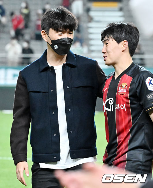 FC서울에 입단한 황인범이 경기를 마치고 한승규를 격려하고 있다. 2022.04.10 /rumi@osen.co.kr