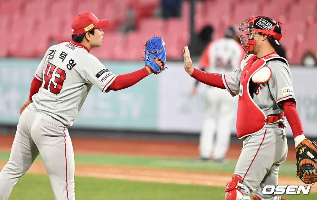 SSG 랜더스 김택형과 이재원. /OSEN DB