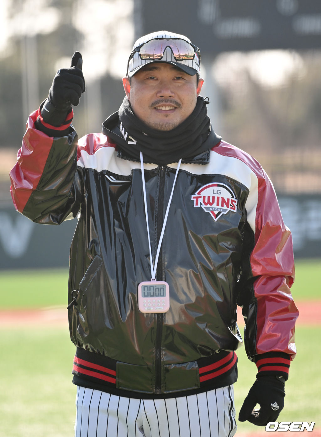 LG 이호준 코치가 취재진을 향해 포즈를 취하고 있다. 2022.02.04 /  soul1014@osen.co.kr