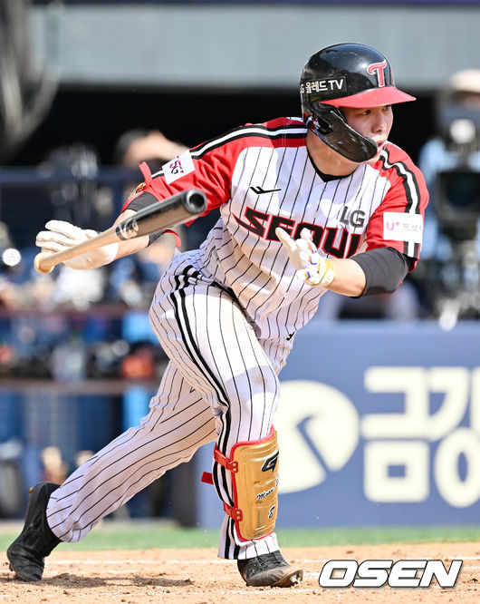 4회말 2사 주자 3루 LG 문성주가 우익수 앞 재역전 1타점 적시타를 날리고 있다. 2022.04.10 /rumi@osen.co.kr