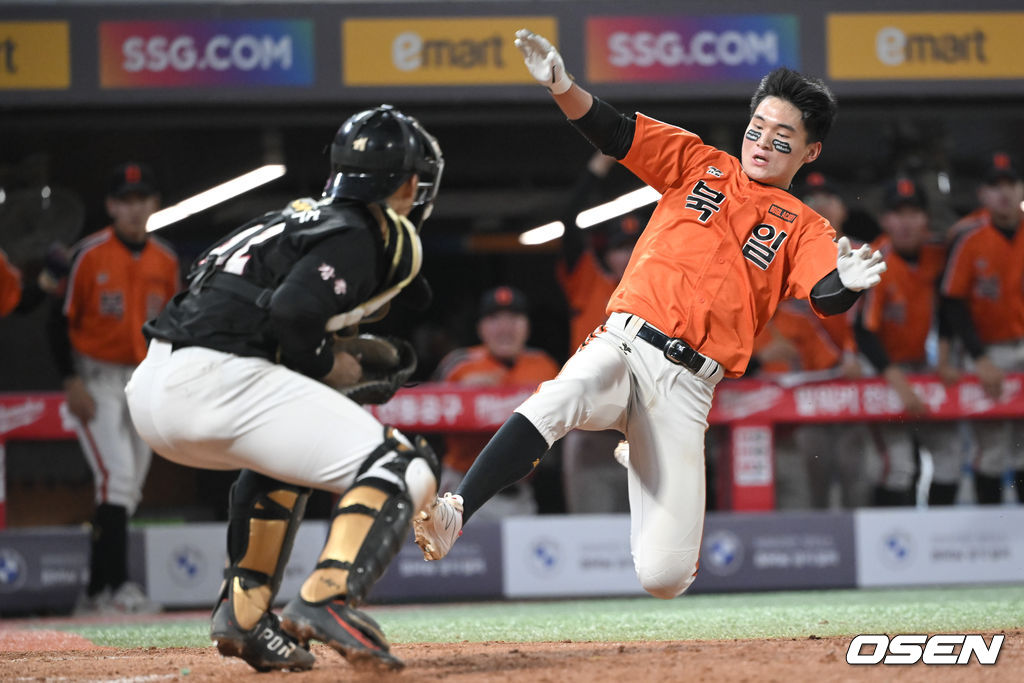 4회말 2사 1,3루 북일고 김종우의 역전타때 1루 주자 이준용이 홈쇄도하며 역전득점 성공하고 있다. 2022.04.11 / soul1014@osen.co.kr