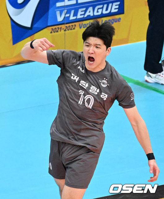 7일 오후 경기도 의정부체육관에서 프로배구 도드람 2021-2022 V리그 남자부 챔피언결정 2차전 KB손해보험과 대한항공의 경기가 열렸다.1세트 블로킹에 성공한 대한항공 정지석이 환호하고 있다. 2022.04.07 /sunday@osen.co.kr