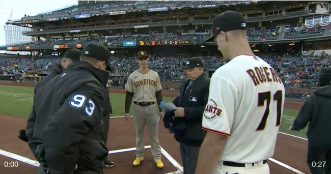 로저스 형제는 경기 전 감독 대신 라인업 카드를 직접 교환했다. /MLB.tv 
