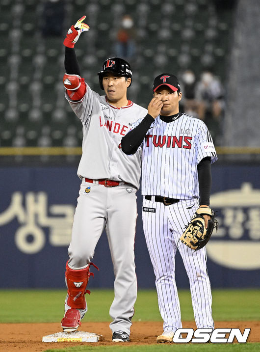 5회초 2사 2루에서 SSG 한유섬이 1타점 적시 2루타를 날리고 기뻐하고 있다. 2022.04.12 /jpnews@osen.co.kr