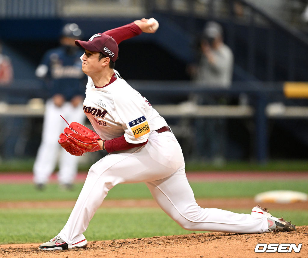 7회초 NC 타선을 상대로 키움 선발 최원태가 힘차게 공을 뿌리고 있다. 2022.04.12 / dreamer@osen.co.kr