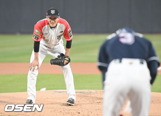 1회초 KT 선발투수 고영표 두산 안재석에게 볼넷을 허용한뒤 아쉬하고 있다.  2022.04.12 / soul1014@osen.co.kr