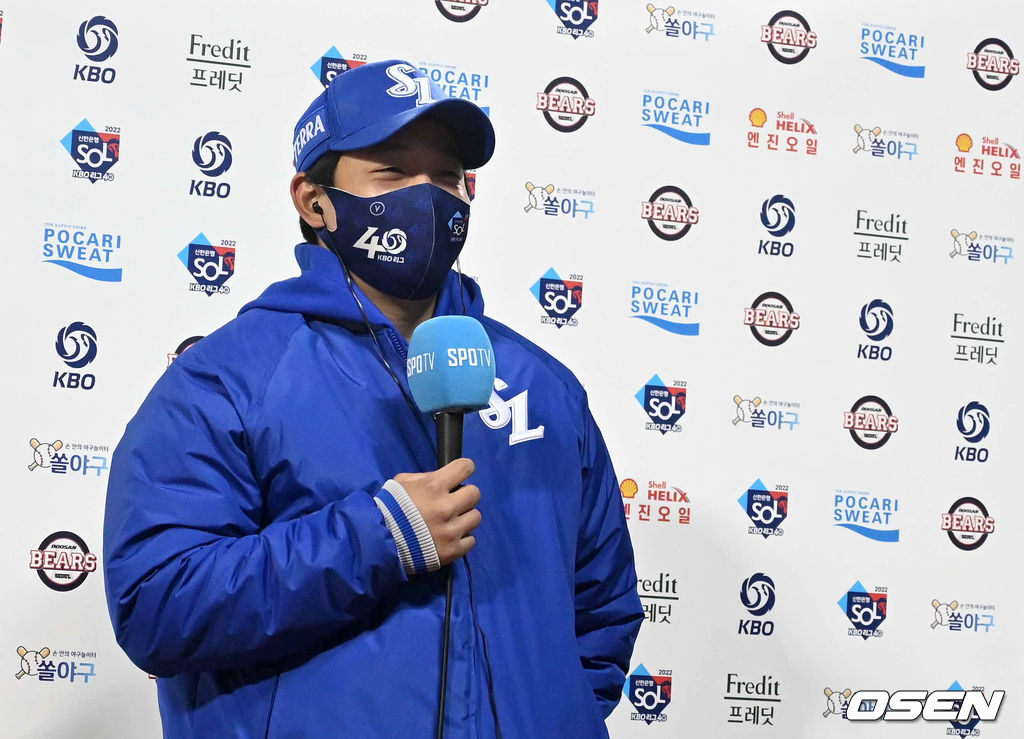 경기를 마치고 삼성 양창섭이 방송 인터뷰를 진행하며 미소짓고 있다. 2022.04.06 /jpnews@osen.co.kr