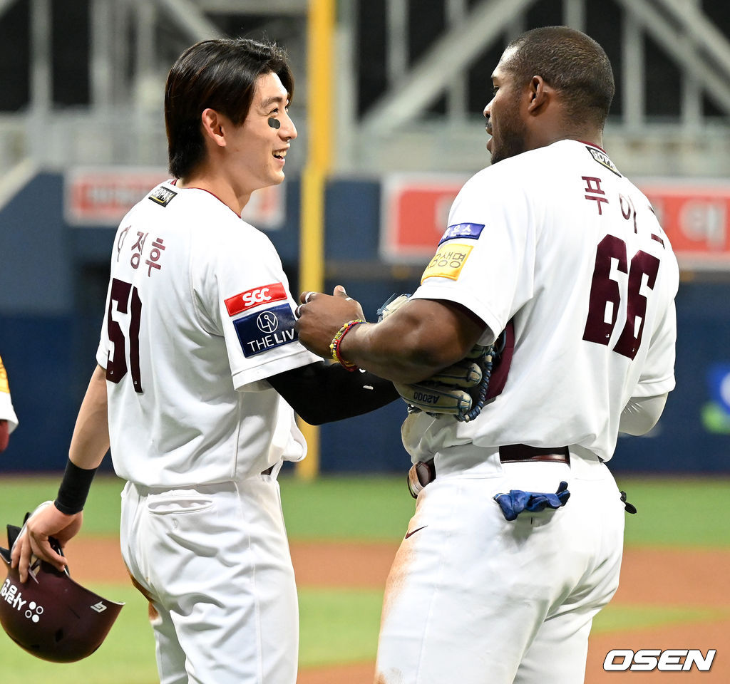 키움 히어로즈 이정후와 야시엘 푸이그. /OSEN DB